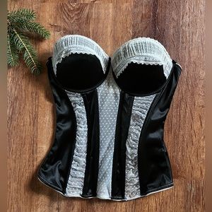 Black silk and lace Corsette